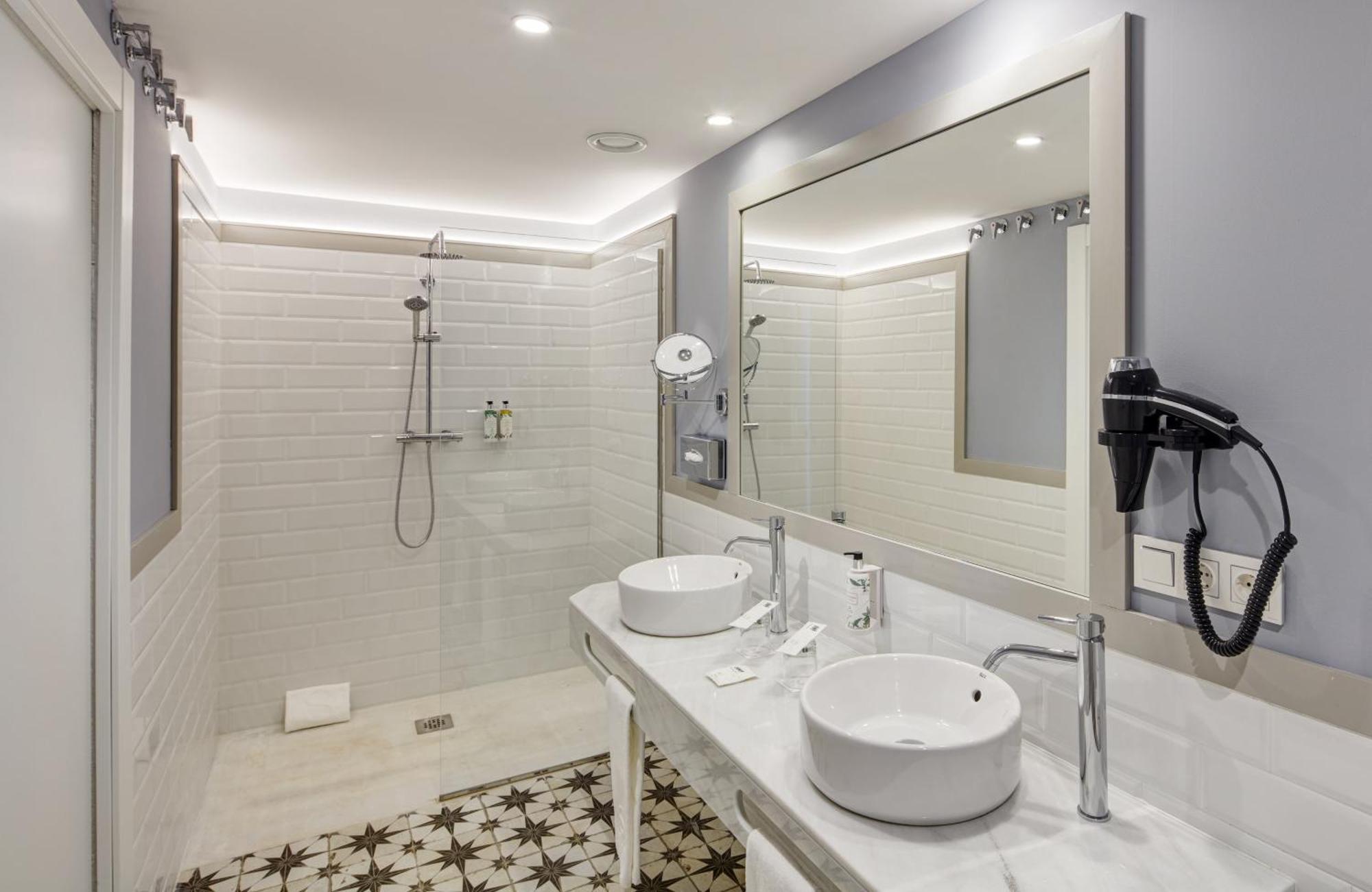 Sercotel Granada Suites Exteriör bild